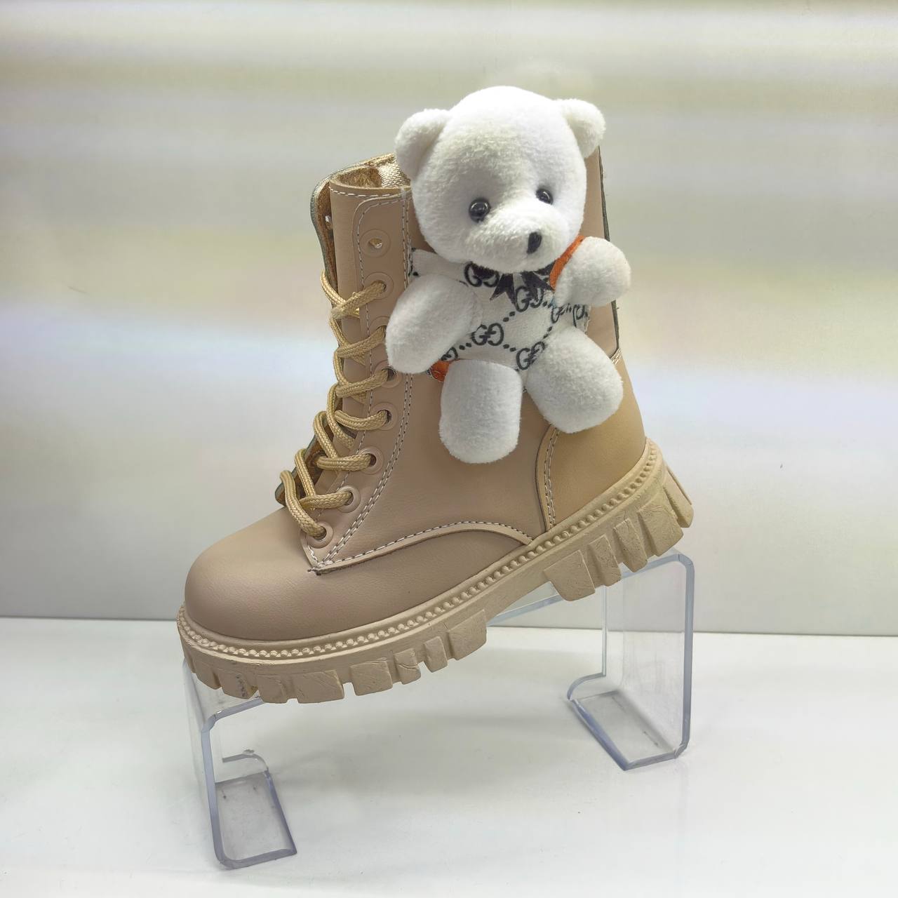 بوت بچگانه چرمی ضدآب با زیره یخشکن 1 کفش بچگانه چرمی ضدآب با زیره PU یخشکن کرمی